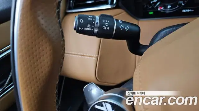 Land Rover Range Rover Velar 2018 — Şəkil 14/34