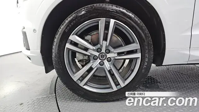 Volvo XC60 2021 — Şəkil 15/32