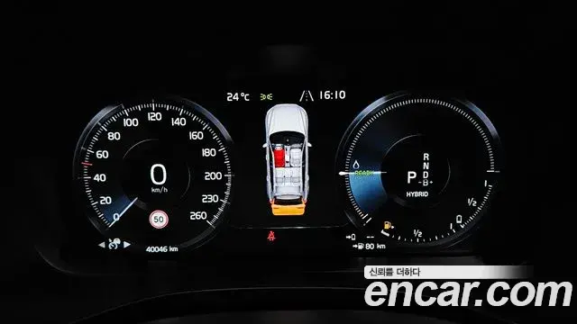 Volvo XC60 2021 — Şəkil 24/32
