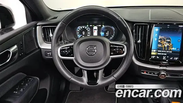 Volvo XC60 2021 — Şəkil 21/32