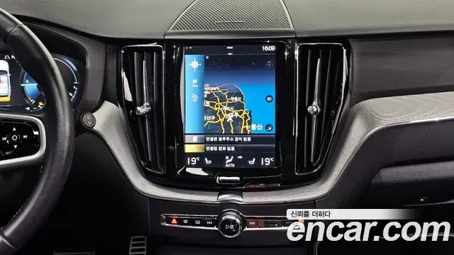 Volvo XC60 2021 — Şəkil 4/32