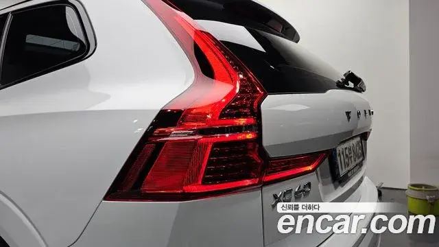 Volvo XC60 2021 — Şəkil 11/32