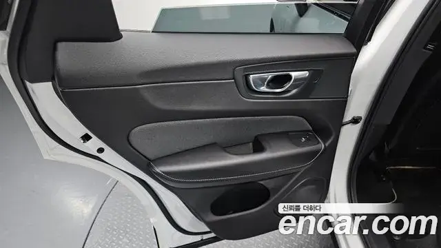 Volvo XC60 2021 — Şəkil 32/32