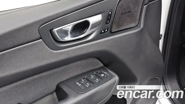 Volvo XC60 2021 — Şəkil 27/32