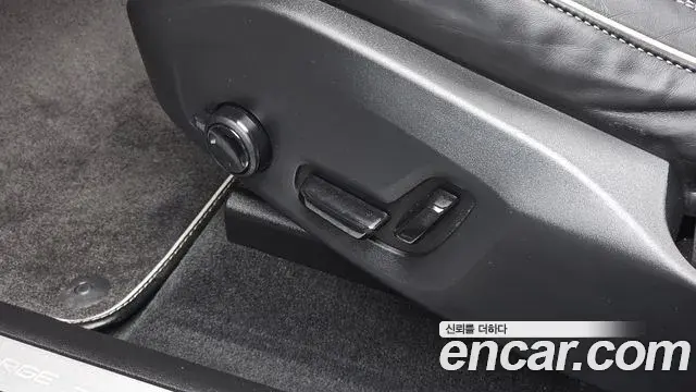 Volvo XC60 2021 — Şəkil 31/32