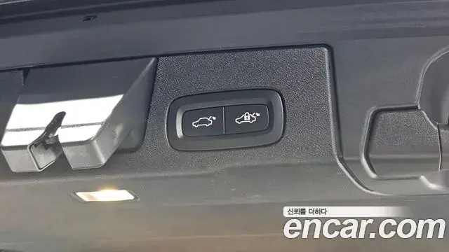 Volvo XC60 2021 — Şəkil 17/32