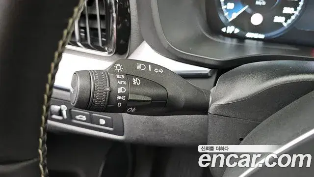 Volvo XC60 2021 — Şəkil 16/32