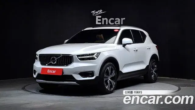 Volvo XC40 2022 — ფოტო 12/30