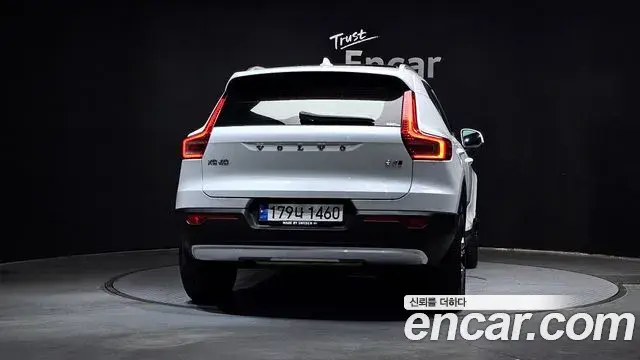 Volvo XC40 2022 — ფოტო 2/30