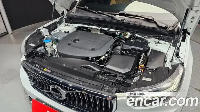 Volvo XC40 2022 — ფოტო 15/30