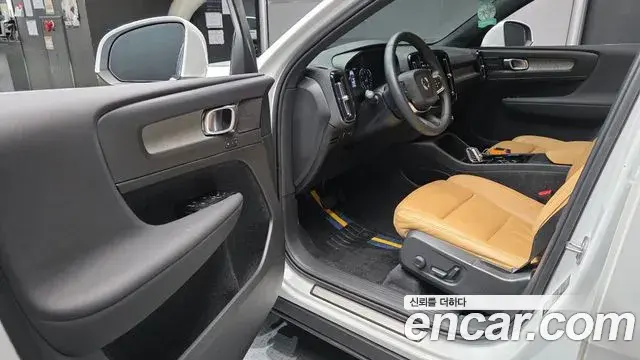 Volvo XC40 2022 — ფოტო 21/30