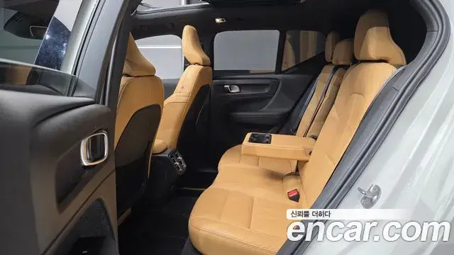 Volvo XC40 2022 — ფოტო 5/30