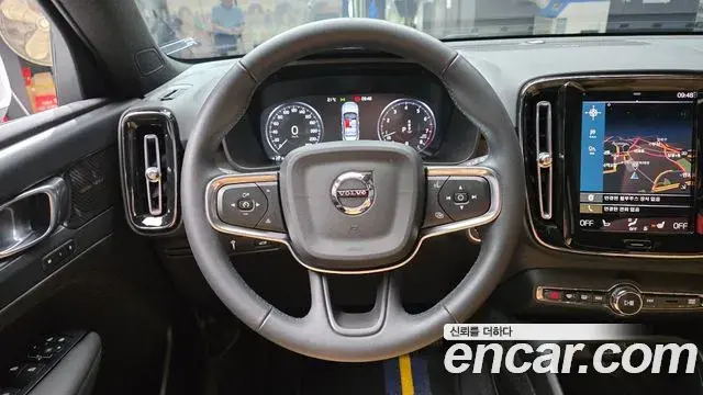 Volvo XC40 2022 — ფოტო 11/30