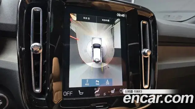 Volvo XC40 2022 — ფოტო 22/30