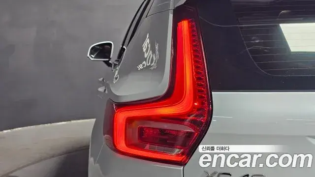 Volvo XC40 2022 — ფოტო 9/30