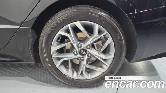 Hyundai Sonata Hybrid 2022 — Photo 26/31