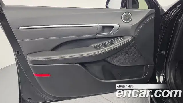 Hyundai Sonata Hybrid 2022 — Photo 28/31
