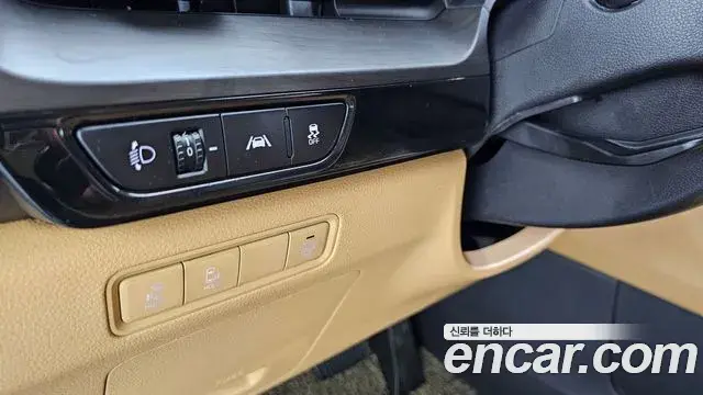 Kia Carnival 2021 — Фото 18/20