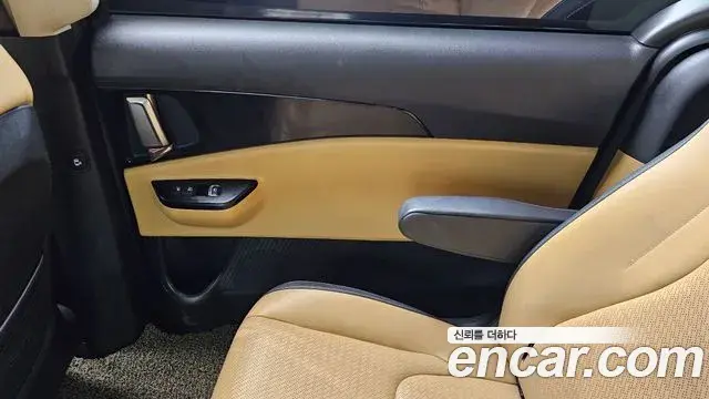 Kia Carnival 2021 — Photo 17/30
