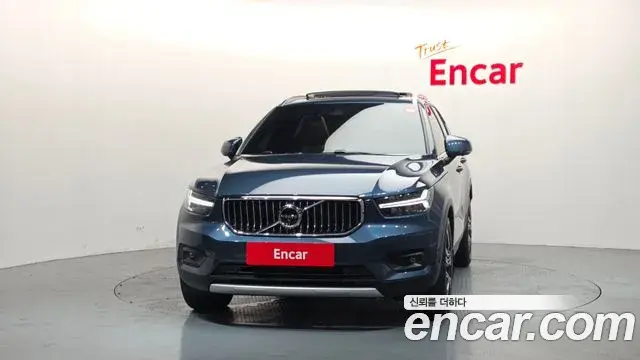 Volvo XC40 2021 — Фото 2/20