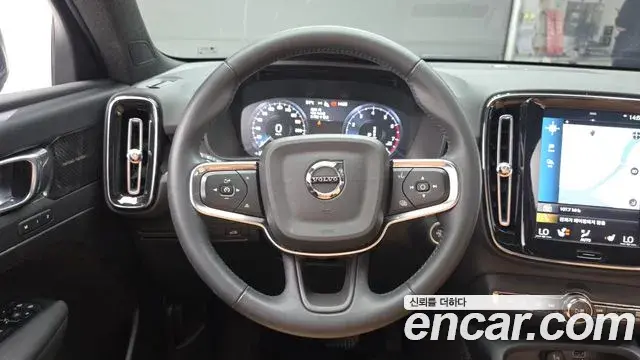 Volvo XC40 2021 — Фото 13/20