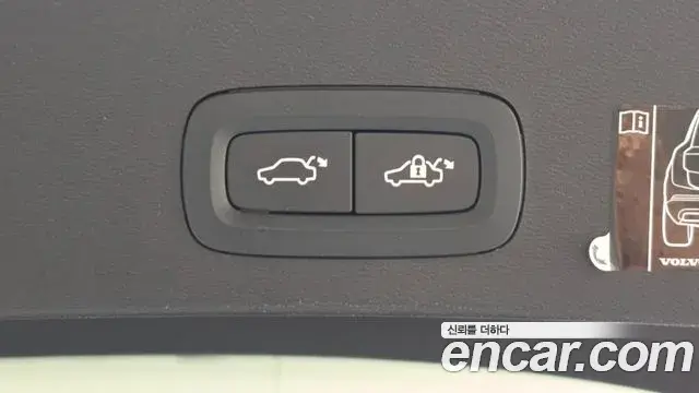 Volvo XC40 2021 — Фото 16/20