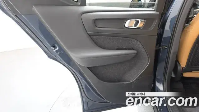 Volvo XC40 2021 — Şəkil 14/21