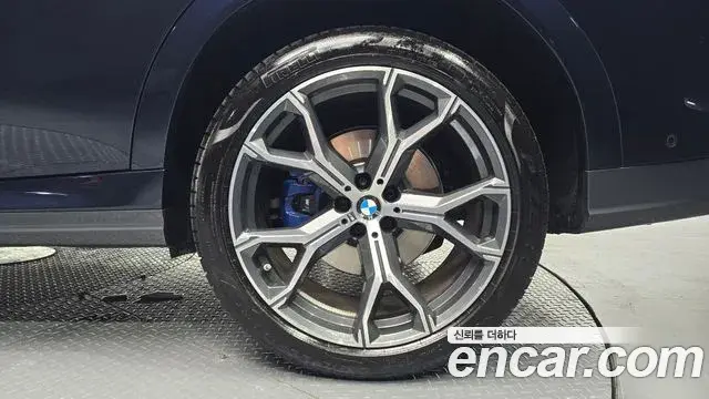 BMW X6 2023 — ფოტო 25/30