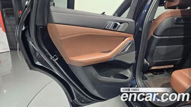 BMW X6 2023 — ფოტო 14/30