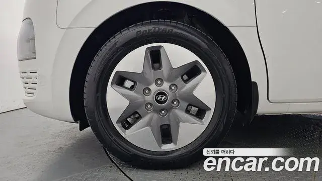 Hyundai Staria 2023 — Şəkil 17/31