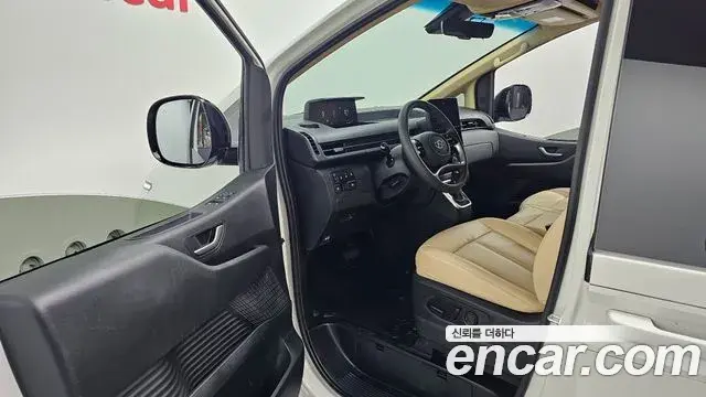 Hyundai Staria 2023 — Şəkil 27/31