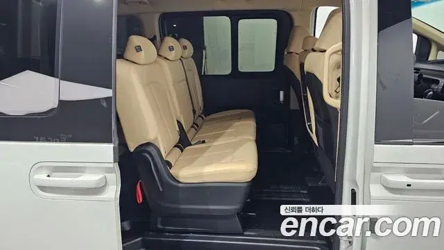 Hyundai Staria 2023 — Şəkil 8/31