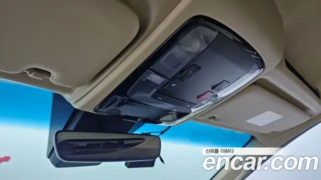 Hyundai Staria 2023 — Şəkil 25/31