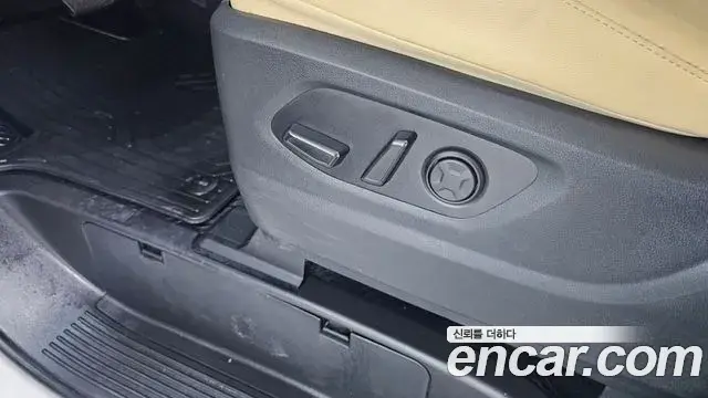 Hyundai Staria 2023 — Şəkil 16/31