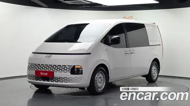 Hyundai Staria 2025 — Photo 8/20