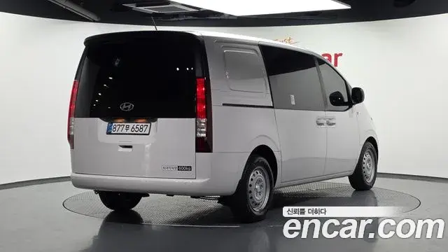 Hyundai Staria 2025 — Photo 11/20