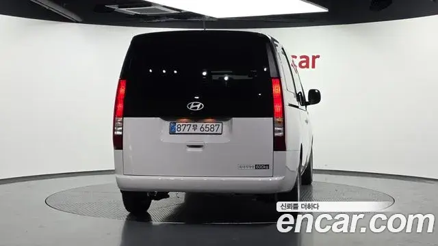 Hyundai Staria 2025 — Photo 2/20