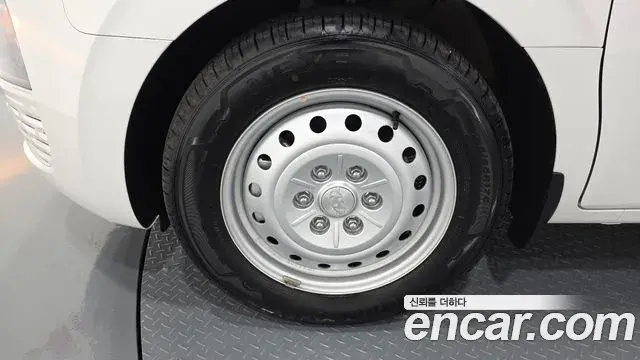Hyundai Staria 2025 — Photo 12/20