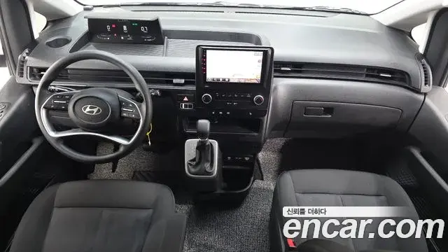 Hyundai Staria 2025 — Photo 16/20