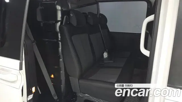 Hyundai Staria 2025 — Photo 10/20