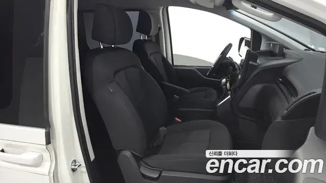 Hyundai Staria 2025 — Photo 4/20