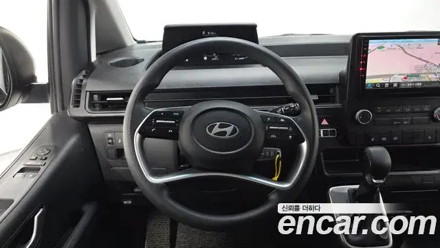 Hyundai Staria 2025 — Photo 14/20