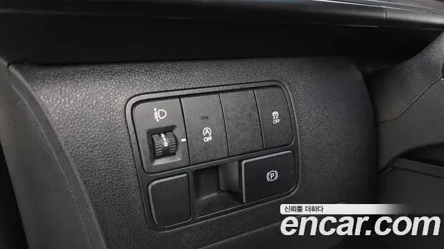 Hyundai Staria 2025 — Photo 17/20