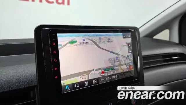 Hyundai Staria 2025 — Photo 13/20