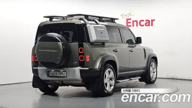 Land Rover Defender 2021 — Photo 13/34