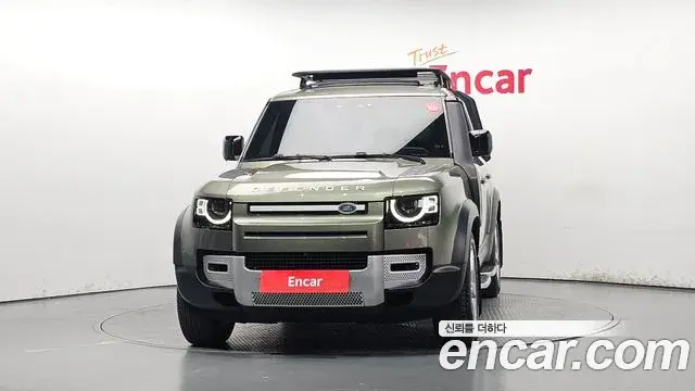 Land Rover Defender 2021 — Photo 24/34