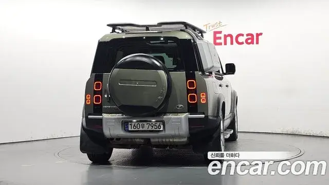 Land Rover Defender 2021 — Photo 7/34