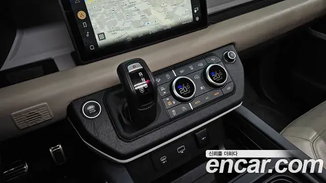 Land Rover Defender 2021 — Photo 9/34