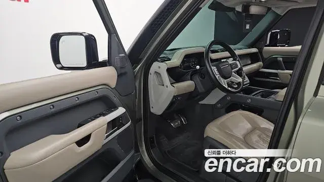 Land Rover Defender 2021 — Photo 20/34