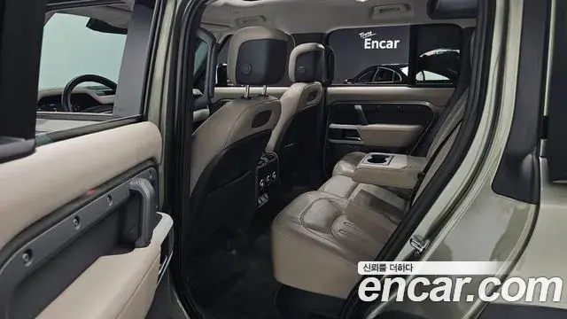 Land Rover Defender 2021 — Photo 17/34